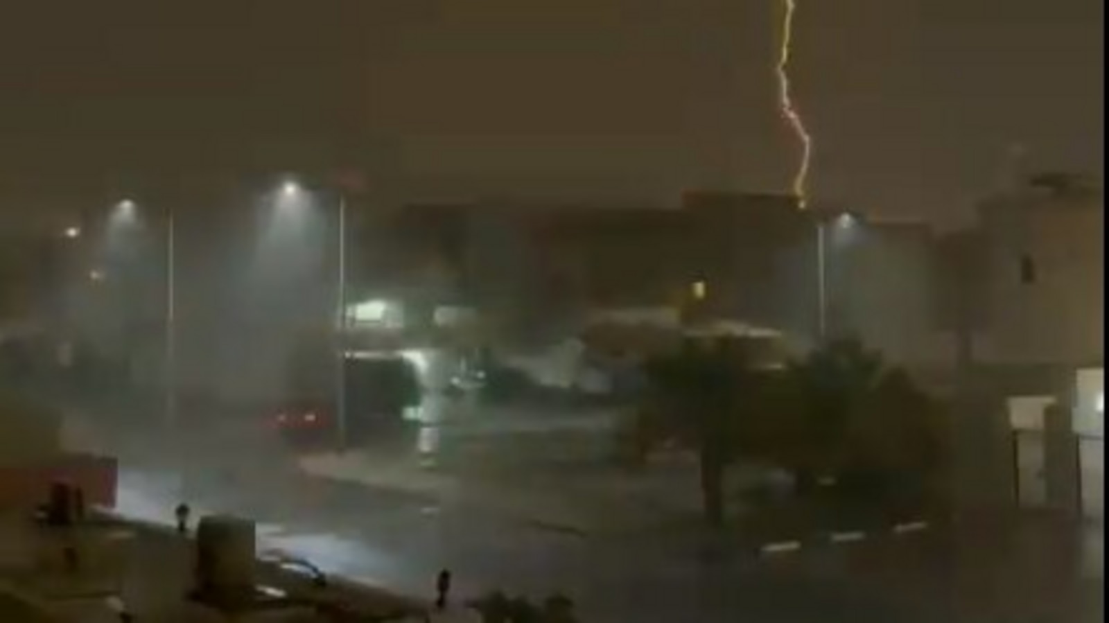 UAE weather: Employees asked to work remotely as heavy rains lash emirates, orange alert issued Globalindianews24